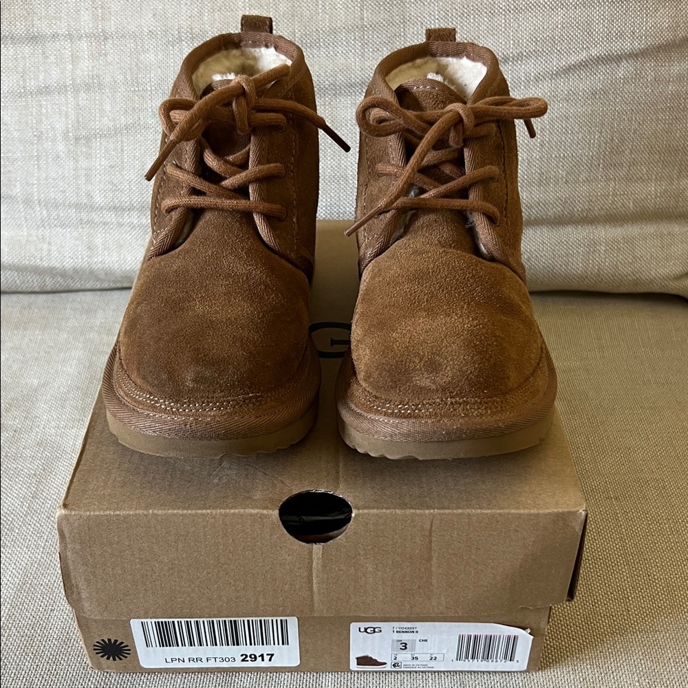 UGG Kids Chestnut Neumal II LIKE NEW